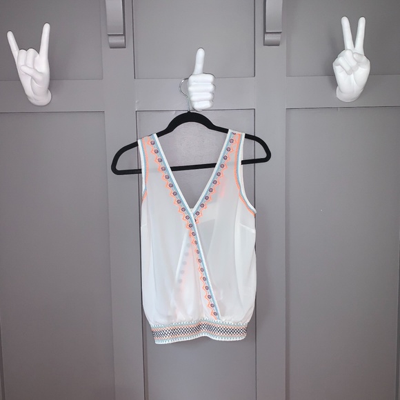 NWOT White Lulumari Blouse with Floral Pattern - Picture 3 of 6